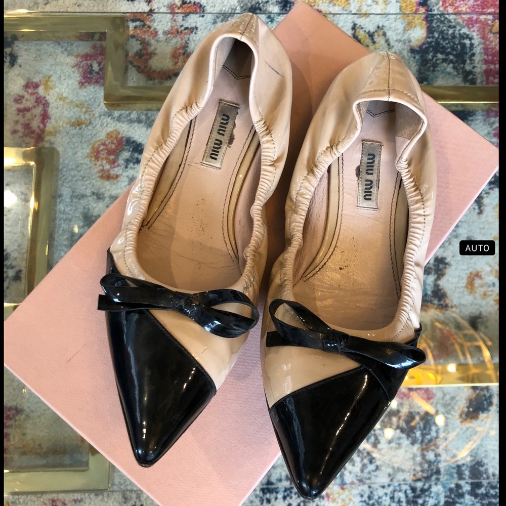 Miu Miu pointed flats- black/beige